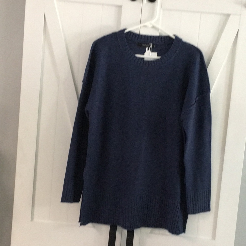 Fashion Merokeety Crewneck solid Navy blue knit pullover sweater. Medium